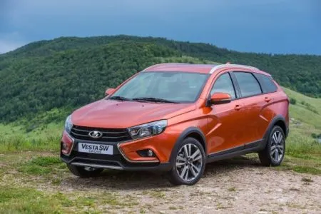 "АвтоВАЗ" начнет производство модели Lada Vesta SW и ее cross-версии в Ижевске в конце года