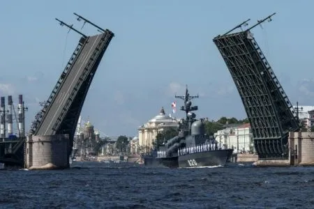 Мосты в Петербурге разведут из-за репетиции военно-морского парада