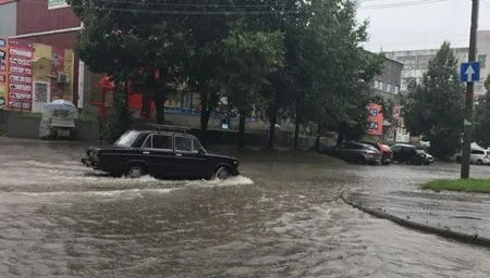 В Псковской области из-за ливня размыло дороги, подтоплены дома и улицы