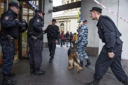 Неизвестные вторые сутки продолжают "минировать" торговые центры Петербурга