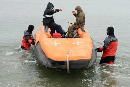 Тело погибшего при крушении вертолета Ми-8 близ Шпицбергена поднято на борт норвежского судна