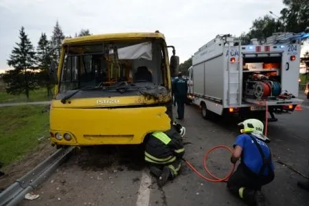 Двенадцать человек пострадали в ДТП с маршруткой в Иркутской области, трое в тяжелом состоянии