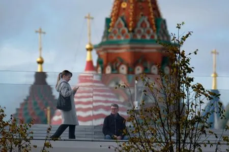 "Ледяную пещеру" в парке "Зарядье" откроют до конца года