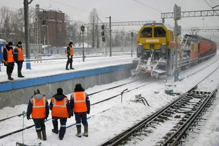 Автомобильное и железнодорожное движение приостановлено на мосту в Ульяновске из-за непогоды