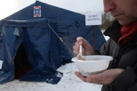 Пять мобильных пунктов развернуты в морозы для автомобилистов в Курганской области