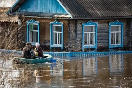 Почти 90 домов подтоплены паводком в Туве, эвакуированы почти 140 человек