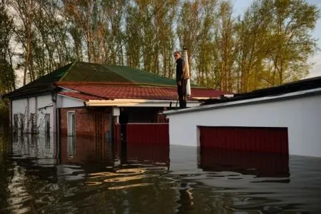 Более 1,2 тыс. жителей Алтайского края пока не могут вернуться в свои дома из-за паводка