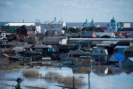 Похолодание позволило паводковым водам отступить от большинства подтопленных домов в Алтайском крае