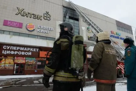 МЧС передало в СКР всю документацию о действиях пожарных в сгоревшей "Зимней вишне"