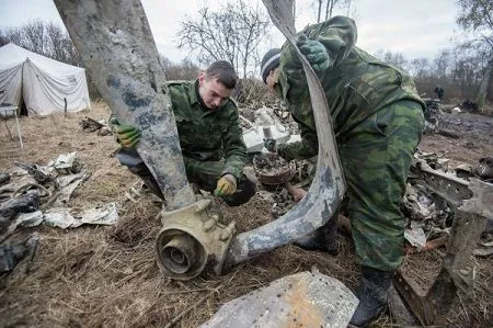 Новгородские поисковики нашли разбившийся бомбардировщик времен войны