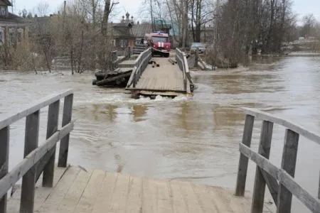 Более десятка мостов подтоплено в Орловской области