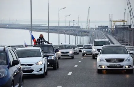 Число автомобилей, воспользовавшихся Крымским мостом, приблизилось к 100 тысячам