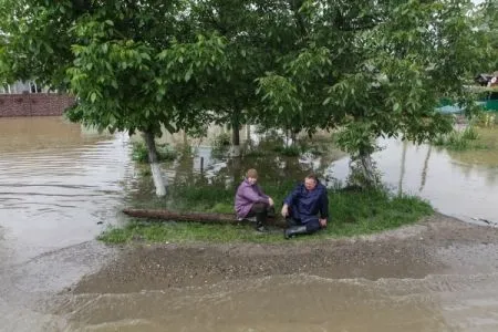 Рухнул мост, соединяющий два поселка с районным центром на севере Приморья