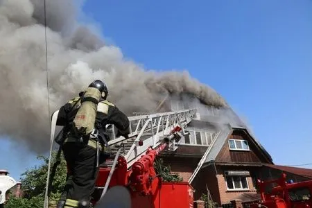 Пожар в частном доме в Волгоградской области унес жизни трех человек