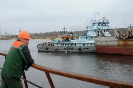 Грузовой теплоход сел на мель в Нижегородской области, пострадавших нет