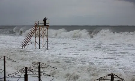 Переправа Холмск - Ванино приостановила работу из-за шторма в море