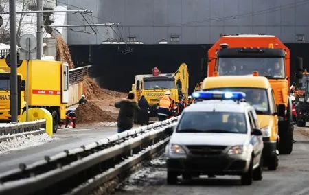 Грунт у канала им.Москвы просел на площади в 75 кв.метров