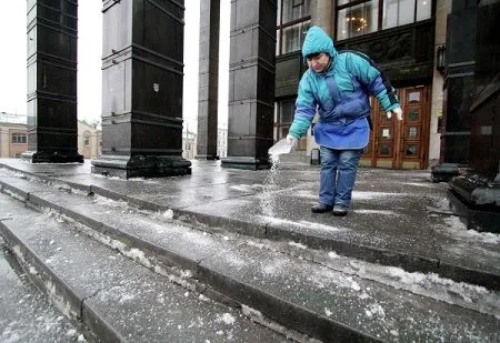 Роспотребнадзор не видит в противогололедных реагентах вреда для здоровья