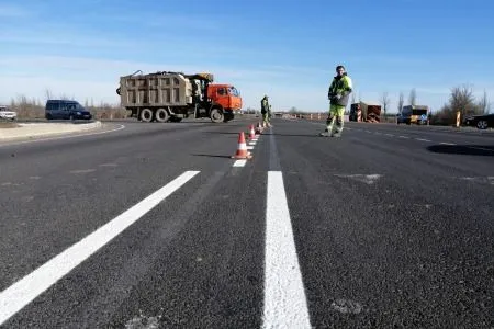 Разметку обновляют на трассе "Таврида" в Крыму