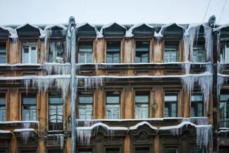 Омбудсмен Петербурга: этой зимой в городе опасно выходить на улицу