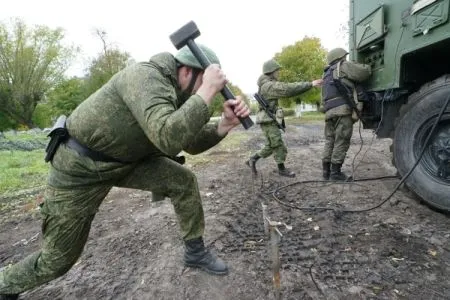 Военные Балтфлота поднимут советский истребитель из болота в Калининградской области