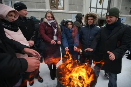 Жители многоэтажек, оставшихся без тепла в Хакасии, спасаются обогревателями