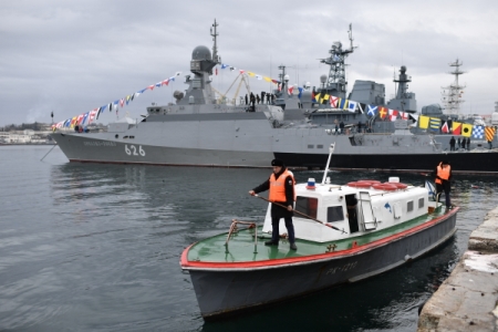 Российские моряки отработали в Черном море отражение воздушной атаки