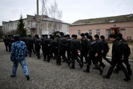 ФСИН продолжит эксперимент по занятиям йогой арестантов СИЗО