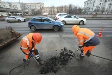 Около 200 тыс. ям ликвидируют в Подмосковье до 24 мая