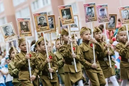 "Бессмертный цех" вывел на улицы городов "Уралвагонзавод"