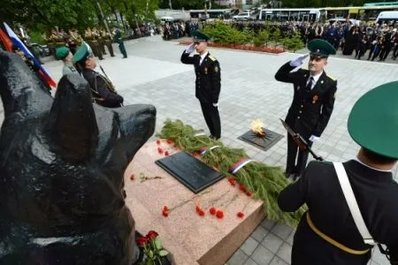 Памятник пограничникам открыли в Пскове