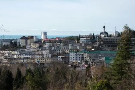 Судебные приставы сняли арест с возводимого староверами в Сочи храма