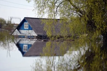 Три человека, в том числе ребенок, пропали без вести во время паводка в Иркутской области