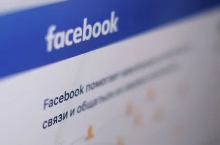 Facebook удалил картинку со свастикой на гербе РФ