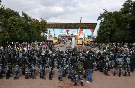 Госдума рассмотрит идею определения единого места для митингов в городах