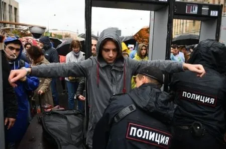 Памфилова: в протестных акциях в Москве принимала участие "сытая" молодежь