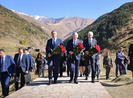 Память поэта и драматурга Косты Хетагурова почтили в Северной Осетии