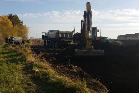 Калининградские дорожники самовольно снесли ограждение аэродрома ДОСААФ