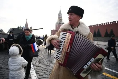 Около 4 тыс. человек примут участие в марше на Красной площади 7 ноября