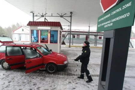 Двое помилованных в Литве граждан РФ вернулись на родину