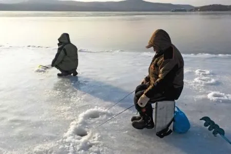 Льдина с рыбаками дрейфует на реке в Ульяновской области