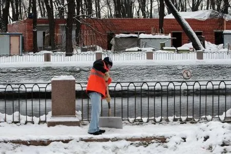 Росприроднадзор: использование соли на улицах Петербурга опасно для Невы