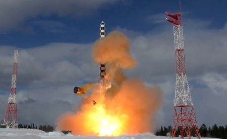 РФ утилизирует в 2020 г. два экземпляра самой мощной в мире межконтинентальной ракеты "Воевода"
