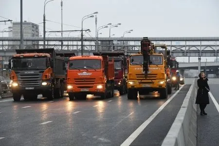 Транзитное движение грузовиков в жилой зоне на юге и юго-западе Москвы запретят с 1 февраля