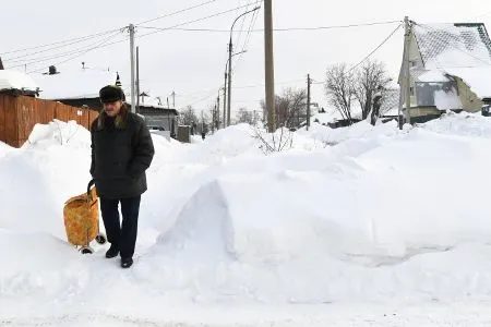 Около 100 населенных пунктов Алтайского края заблокированы снежными заносами