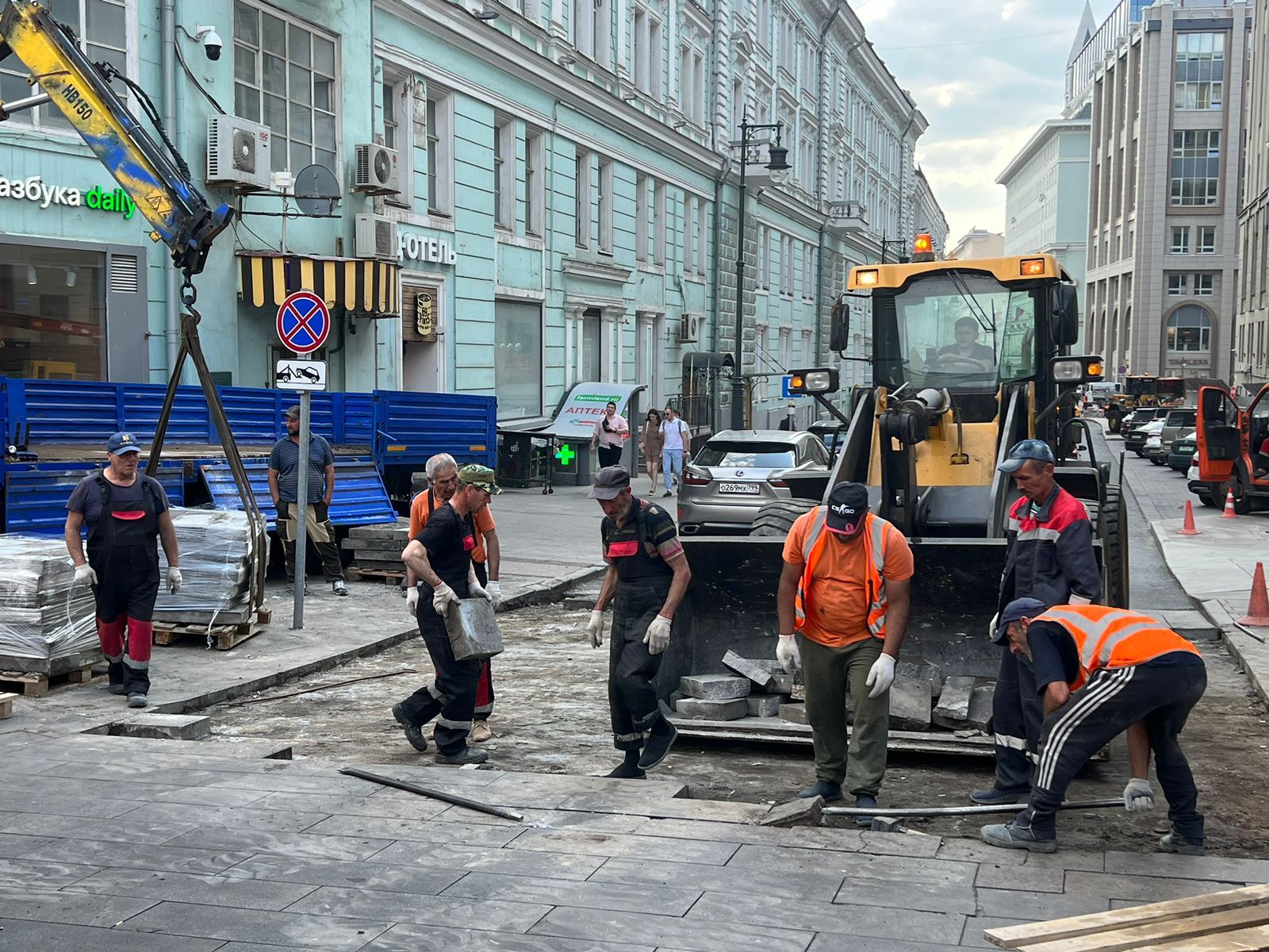 Более 800 улиц и общественных пространств благоустроили в Москве с 2011  года - Недвижимость || Интерфакс Россия