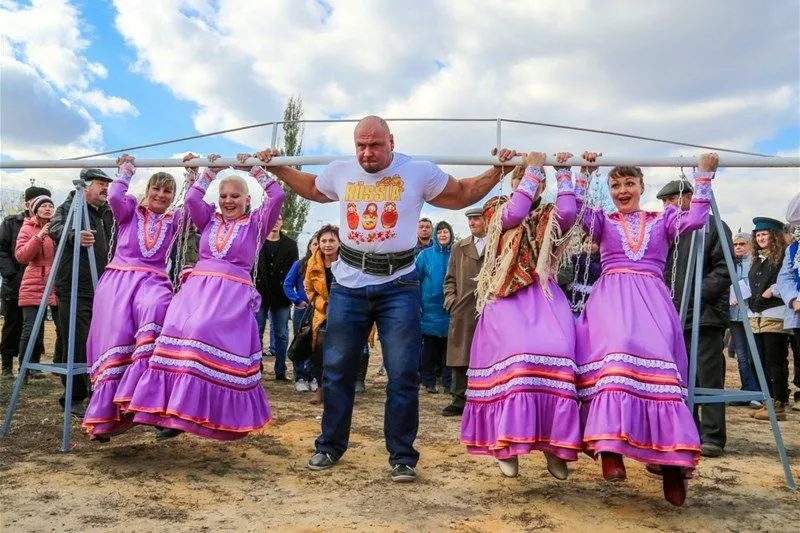 Соревнования силачей и старинный фотосалон посетят гости ярмарки в Ростовской области