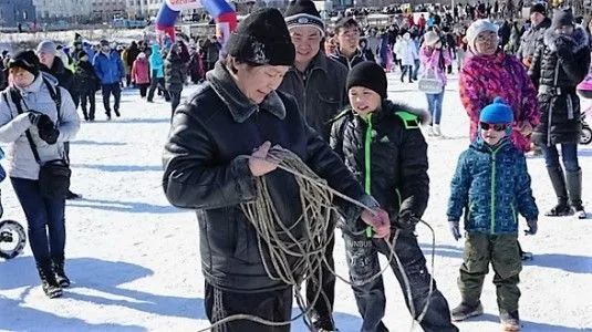 Гонки на собачьих упряжках в рамках этнофестиваля "Дзялбу" впервые прошли в Магадане