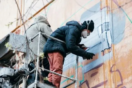 Изображения легендарной военной техники свердловского ОПК украсили фасады домов в Екатеринбурге и Нижнем Тагиле