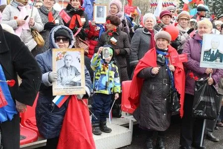 Военные парады, шествия "Бессмертного полка" и народные гуляния прошли в Сибири в День Победы